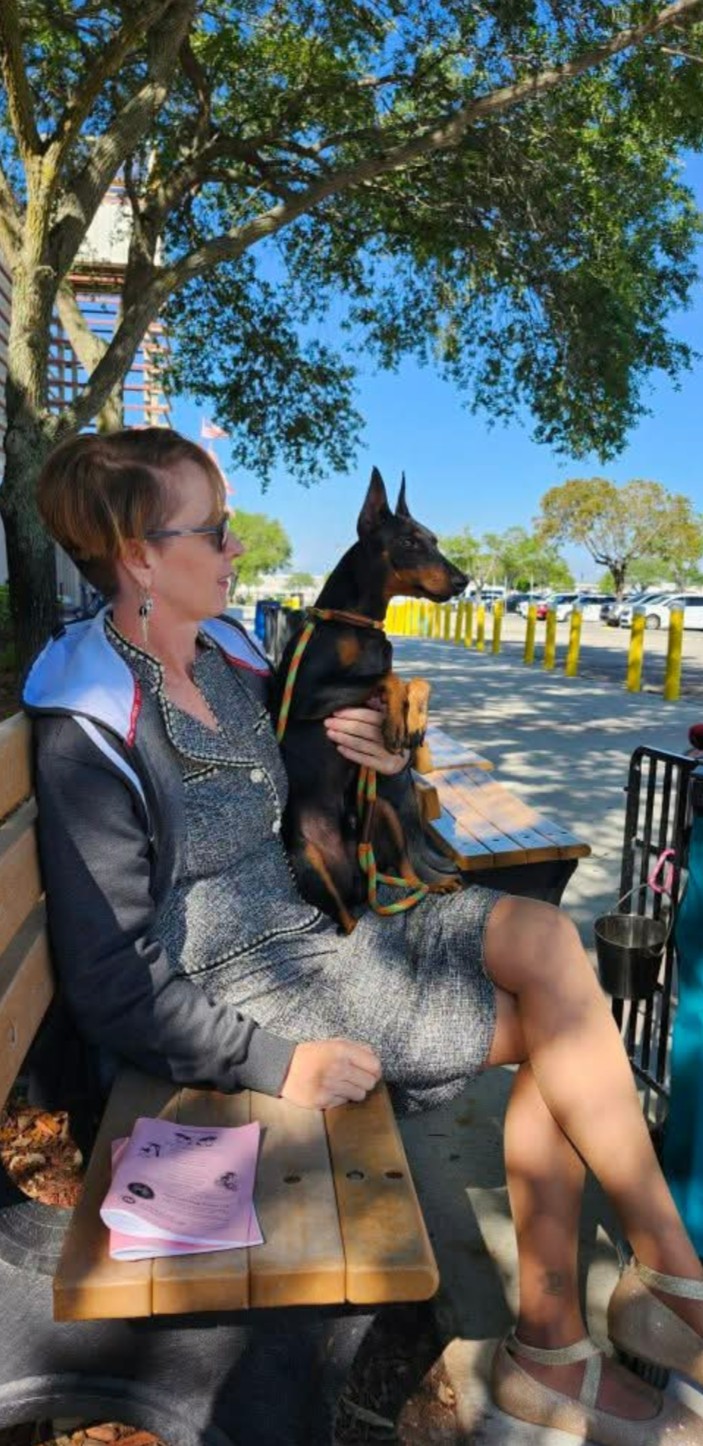 Evie - Waiting for showtime